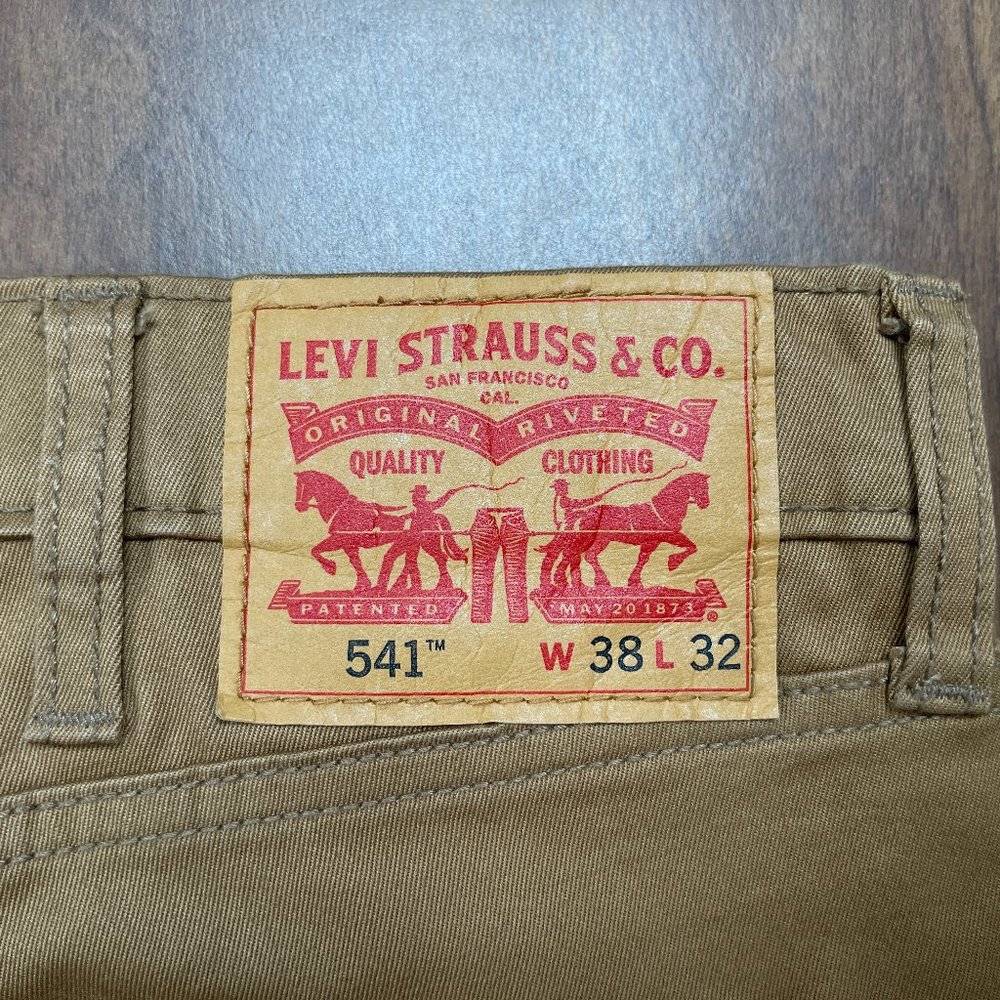 Levi Khaki Jeans 541 38x32